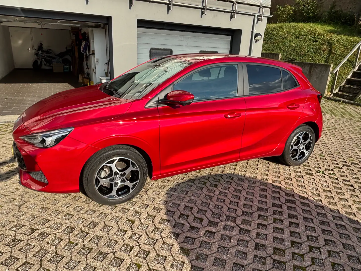 MG MG3 Hybrid+ Luxury Rouge - 1
