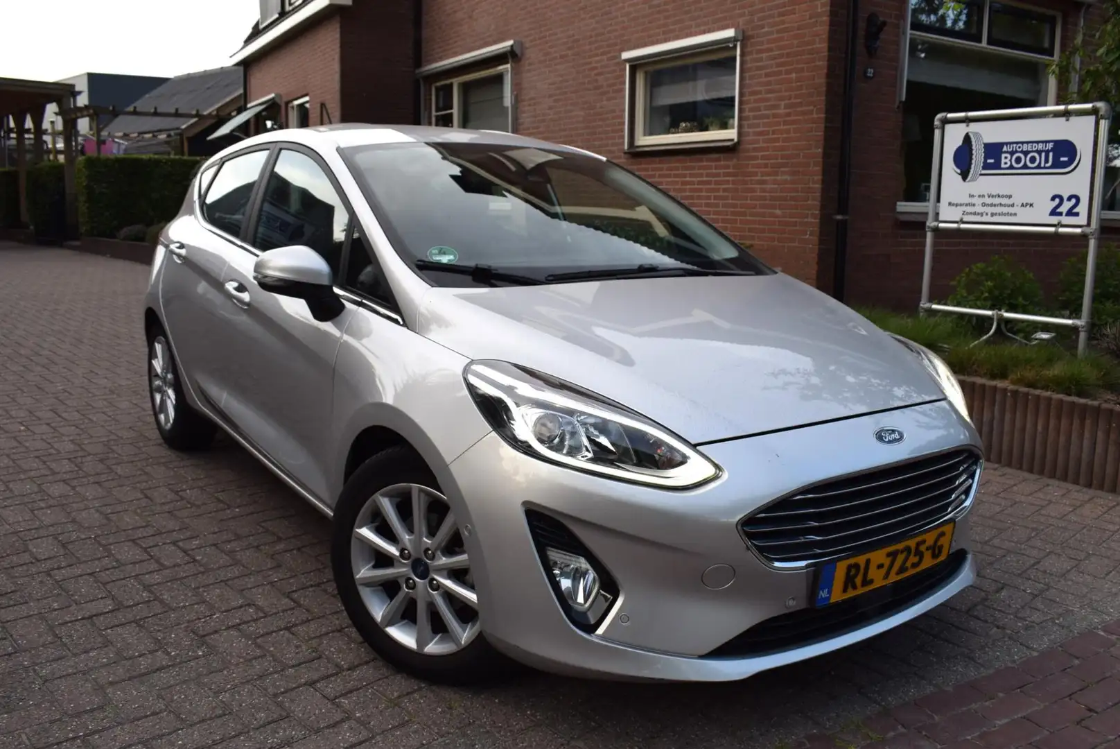 Ford Fiesta 101 PK EcoBoost Titanium AUTOM ADAP CRUISE/NAVI/AI Grau - 2