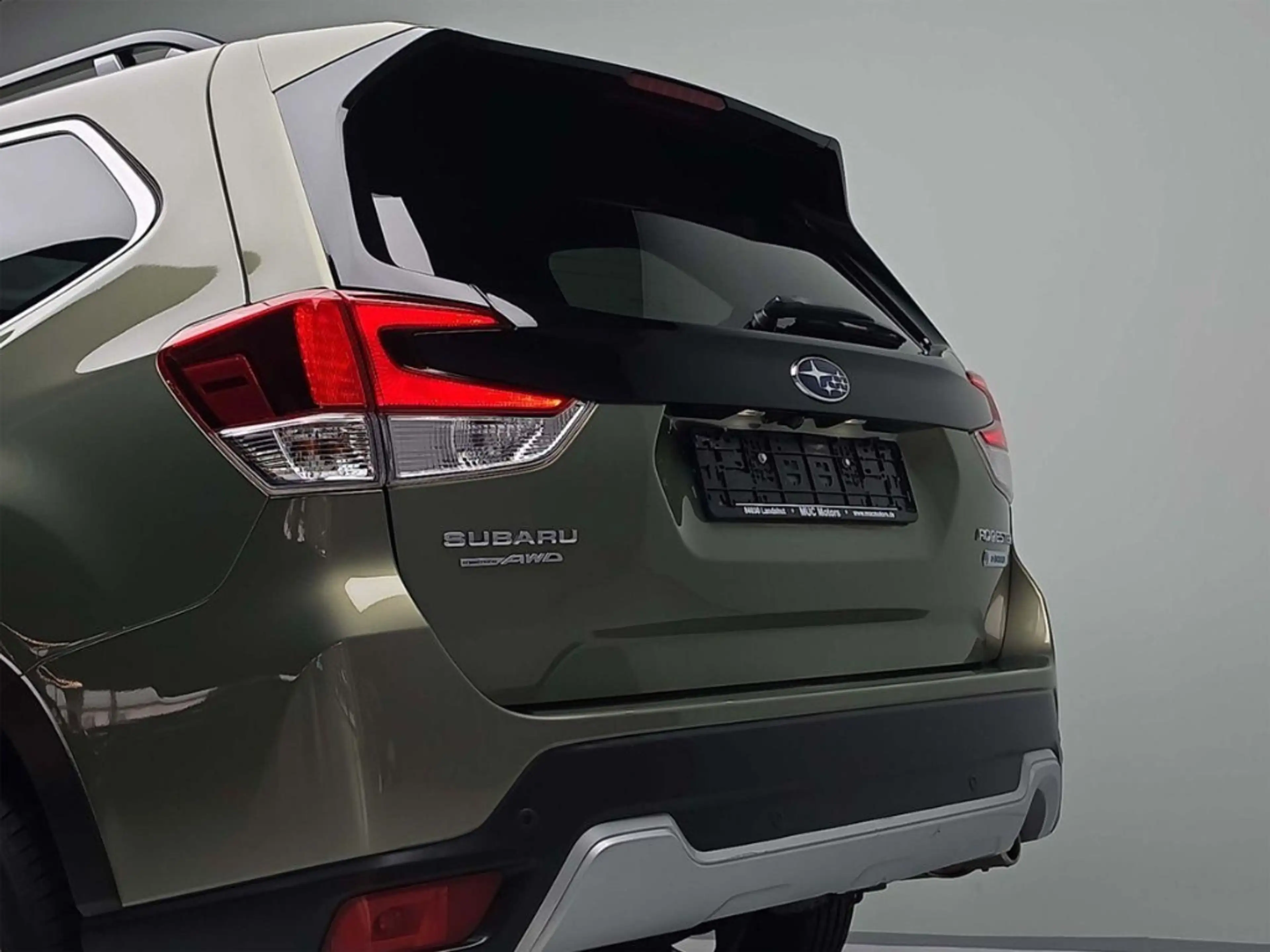 Subaru Forester Platinum in Jasper Green Allrad — photo 15