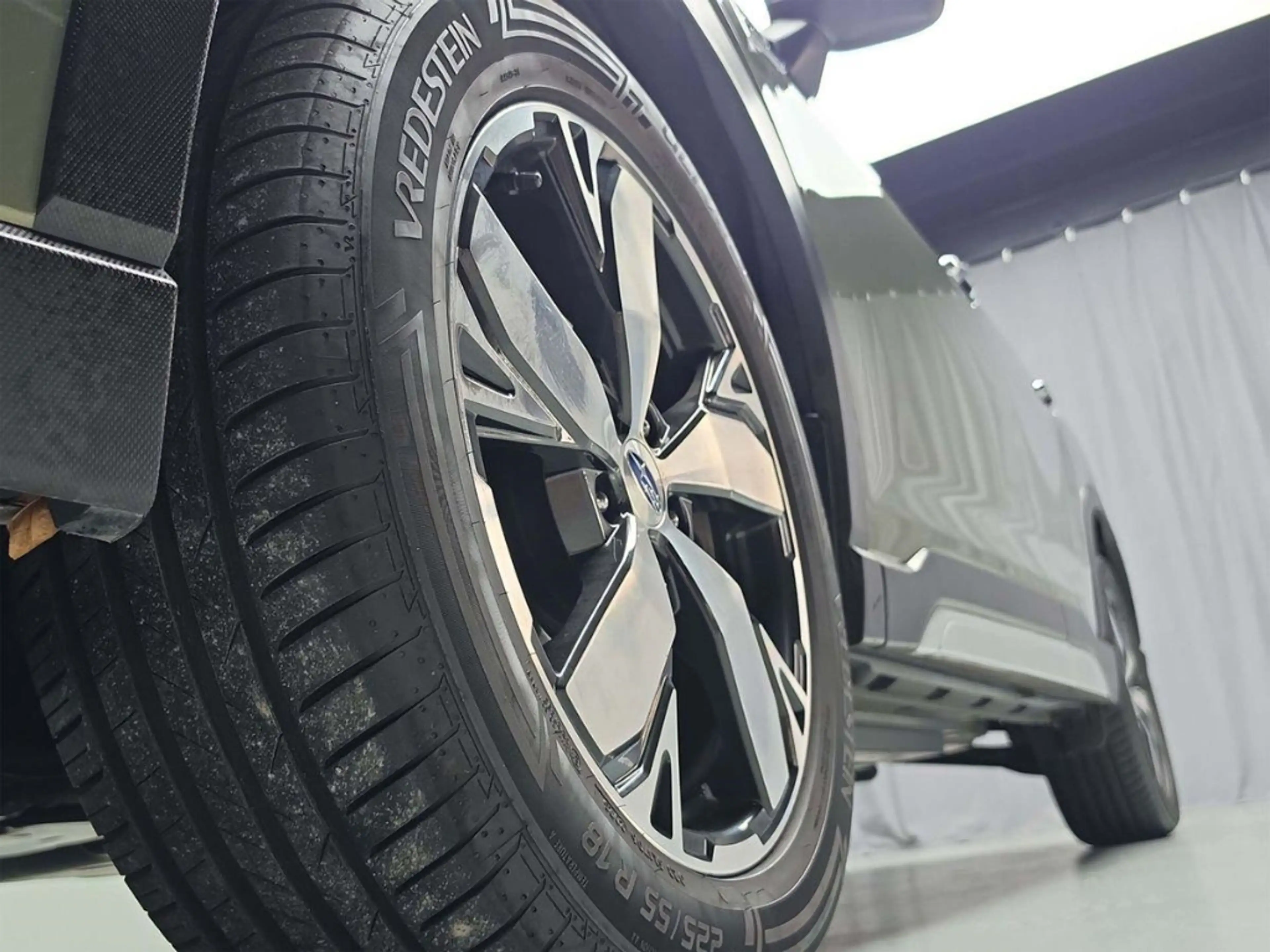 Subaru Forester Platinum in Jasper Green Allrad — photo 14