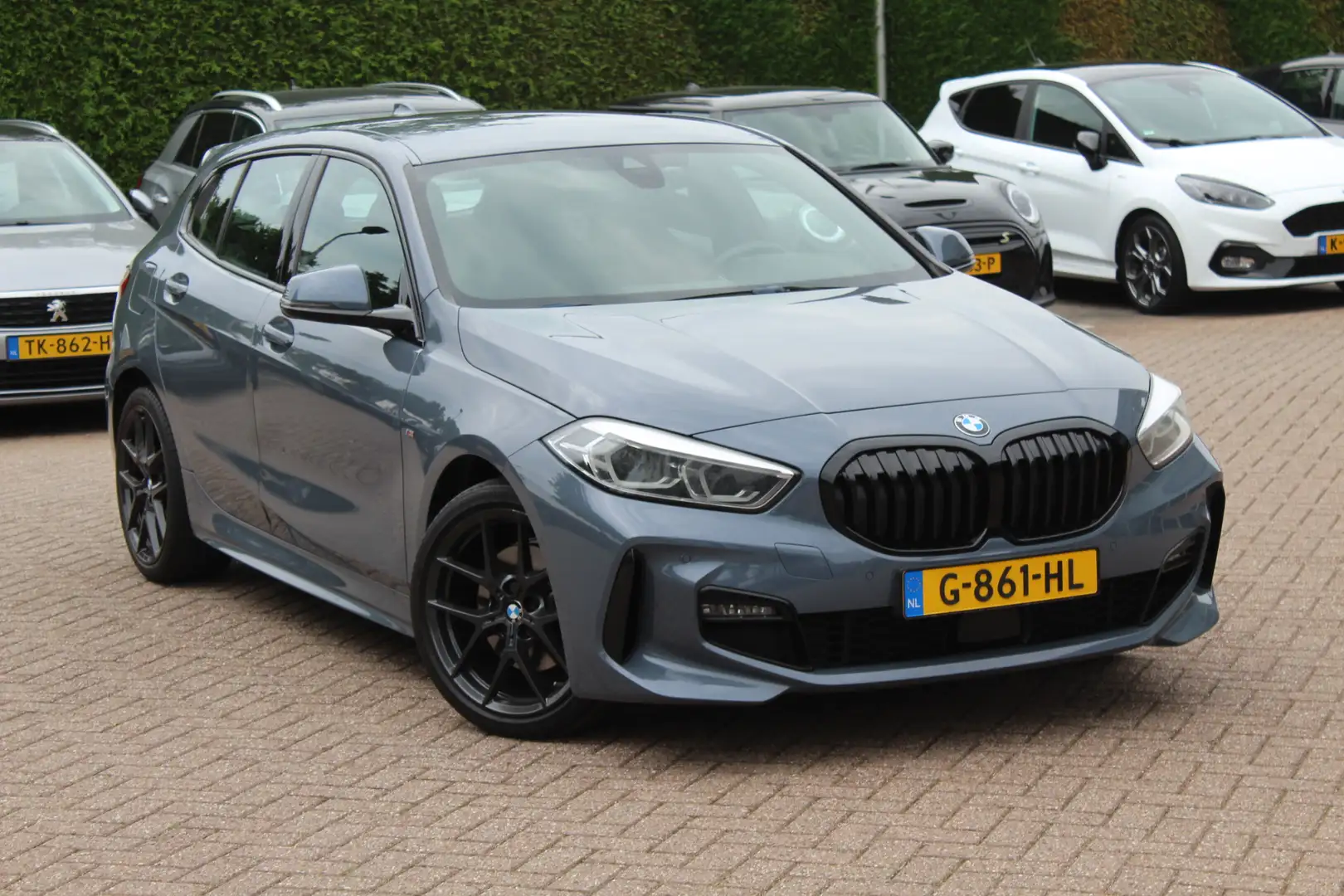 BMW 118 1-serie 118i Executive Ed. M Sport / Camera / Navi Grijs - 1