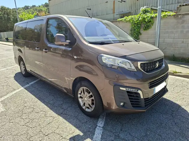 Peugeot Traveller 1.5BlueHDI Business Long 120