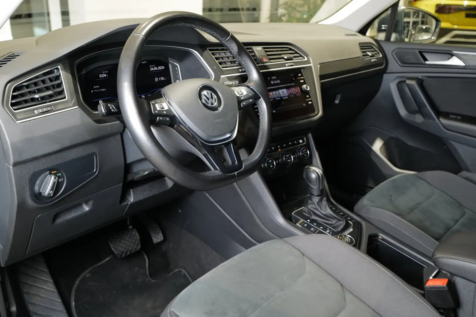 Volkswagen Tiguan 2.0 TDI DSG 4Motion R-Line LED AHK Standheizung... Grijs - 2