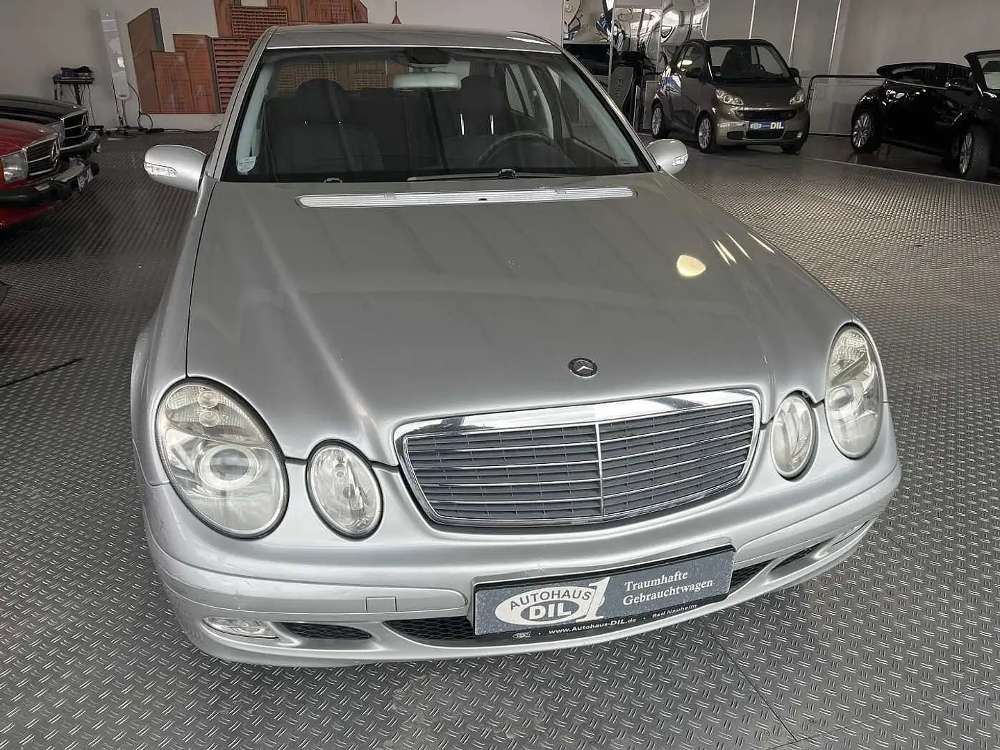 Mercedes-Benz E 200 Kompressor *1-Hand-Scheckheftgepflegt* Srebrny - 2
