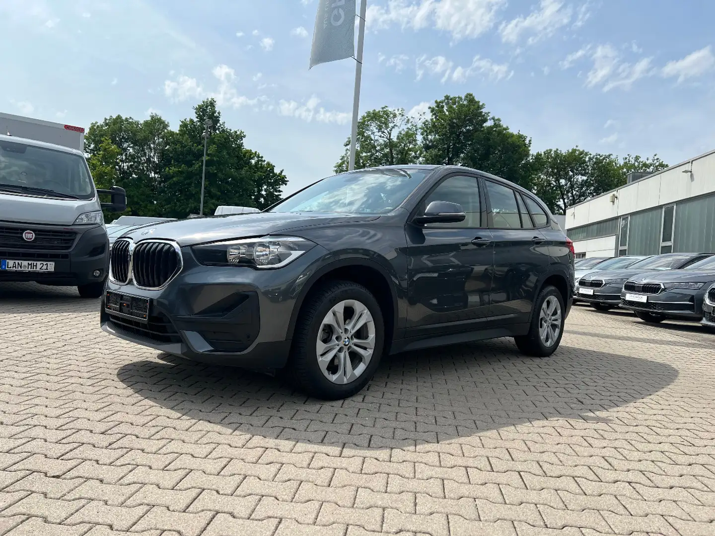 BMW X1 18 sDrive *Navi Leder Sitzh. Panorama Park* Grau - 1