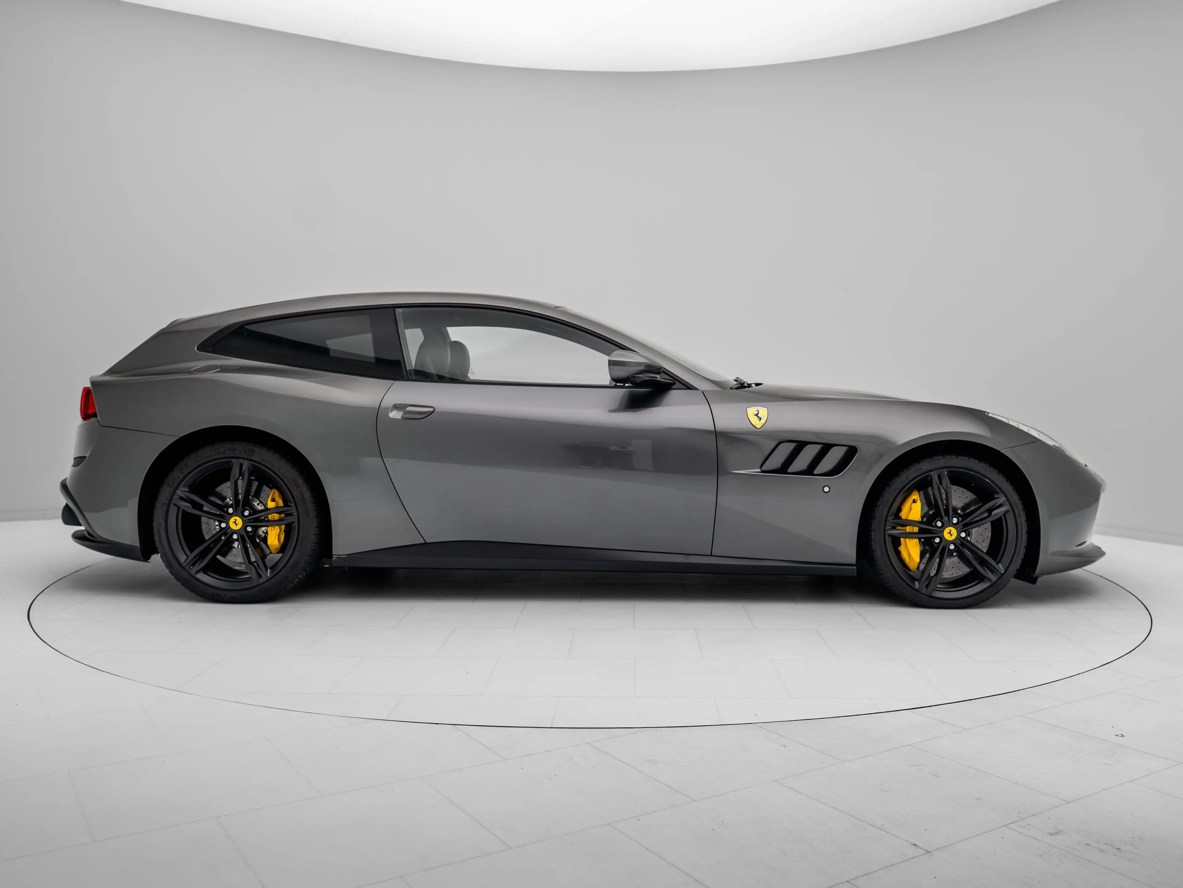 Ferrari GTC4 Lusso GTC4Lusso - FERRARI HAMBURG — photo 4