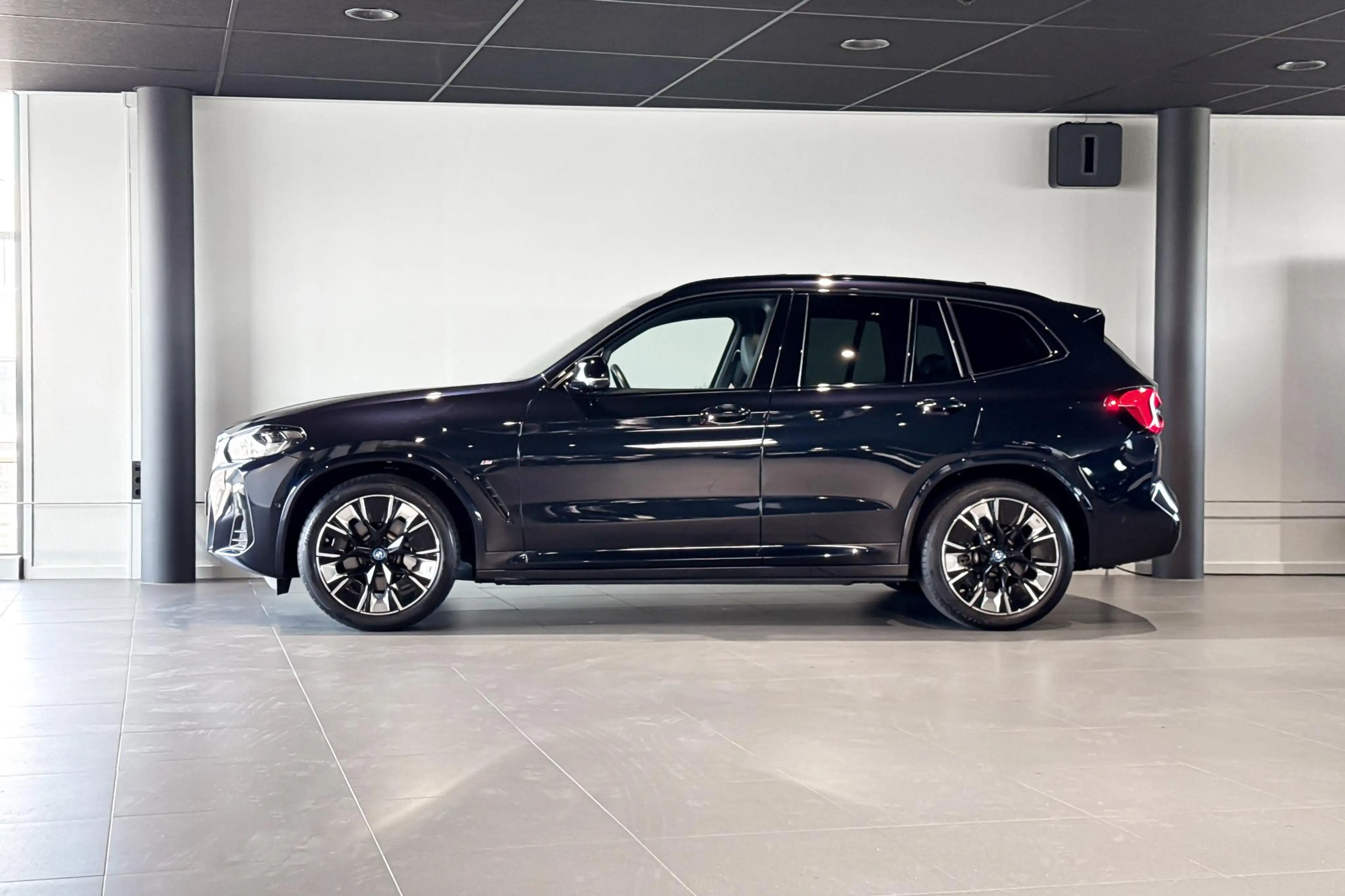 BMW iX3 High Executive Edition 80 kWh | M Sport | Glazen P — photo 2