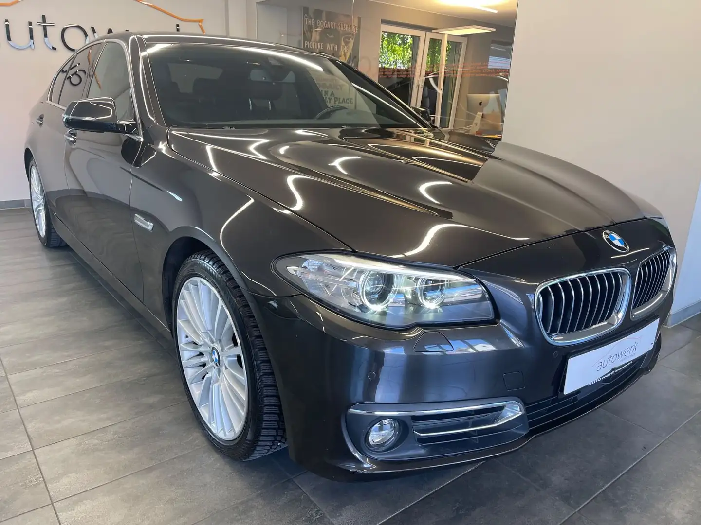 BMW 520 i Lim. Luxury*AUT/BiXe/Leder/GSD/Navi/ALU/TOP Braun - 1