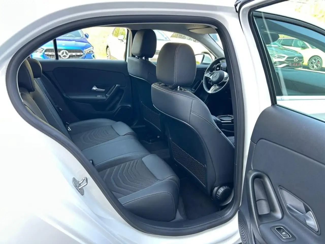 Mercedes-Benz A 180 *7G*Navigation*Kamera*Apple CarPlay*AHK* 17