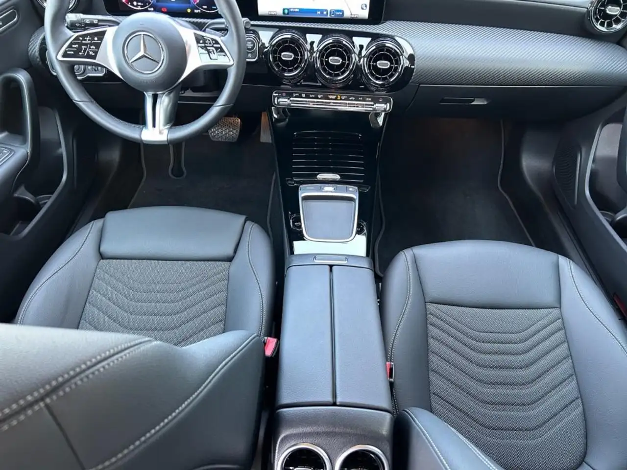 Mercedes-Benz A 180 *7G*Navigation*Kamera*Apple CarPlay*AHK* 13