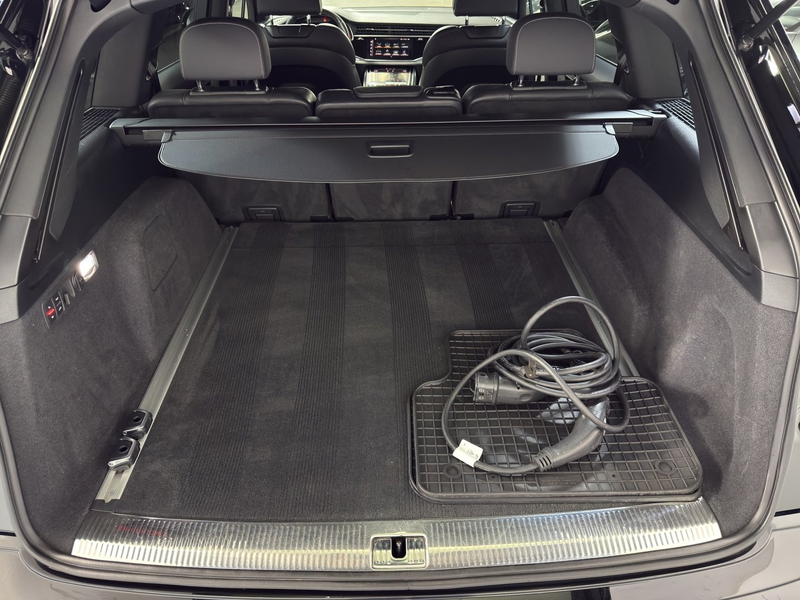 Audi Q7 60 TFSI e quattro S line — photo 17