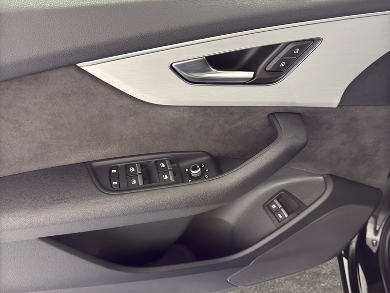 Audi Q7 60 TFSI e quattro S line — photo 14