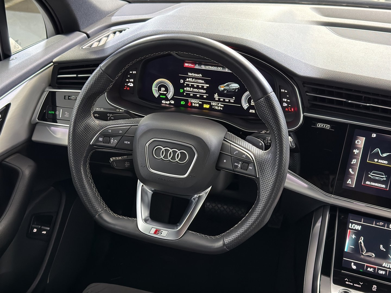 Audi Q7 60 TFSI e quattro S line — photo 8