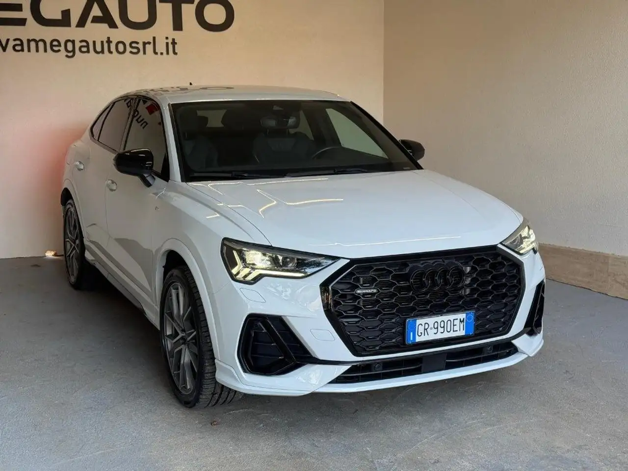 2022 Audi Q3 SPB 40 TDI quattro S tronic S line edition, photograph 2