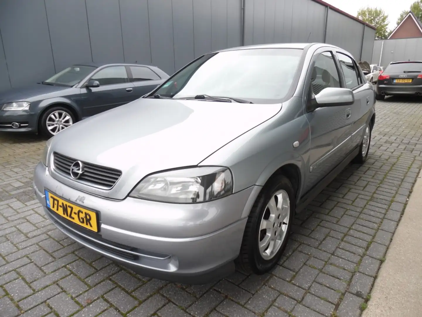 Opel Astra 1.6 NJOY Grijs - 1