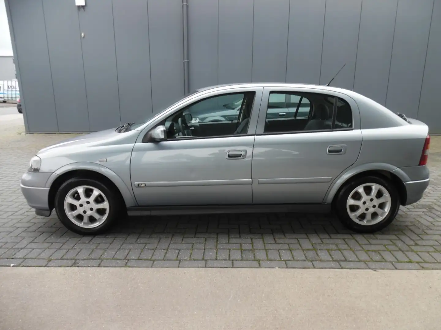 Opel Astra 1.6 NJOY Grijs - 2