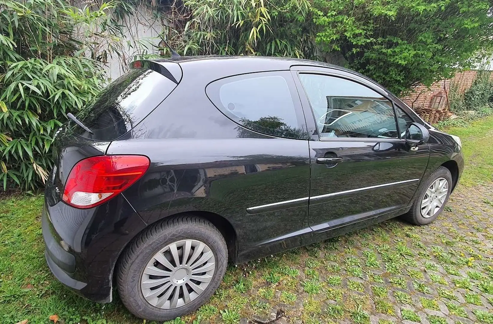 Peugeot 207 90 HDi FAP (Blue Lion) Schwarz - 2