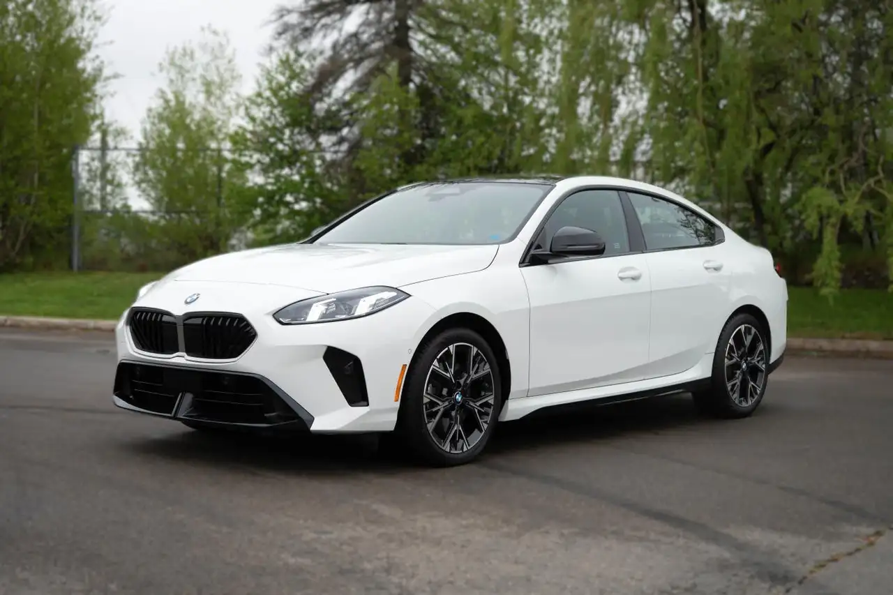 BMW 2 Series снимка BMW 2 Series