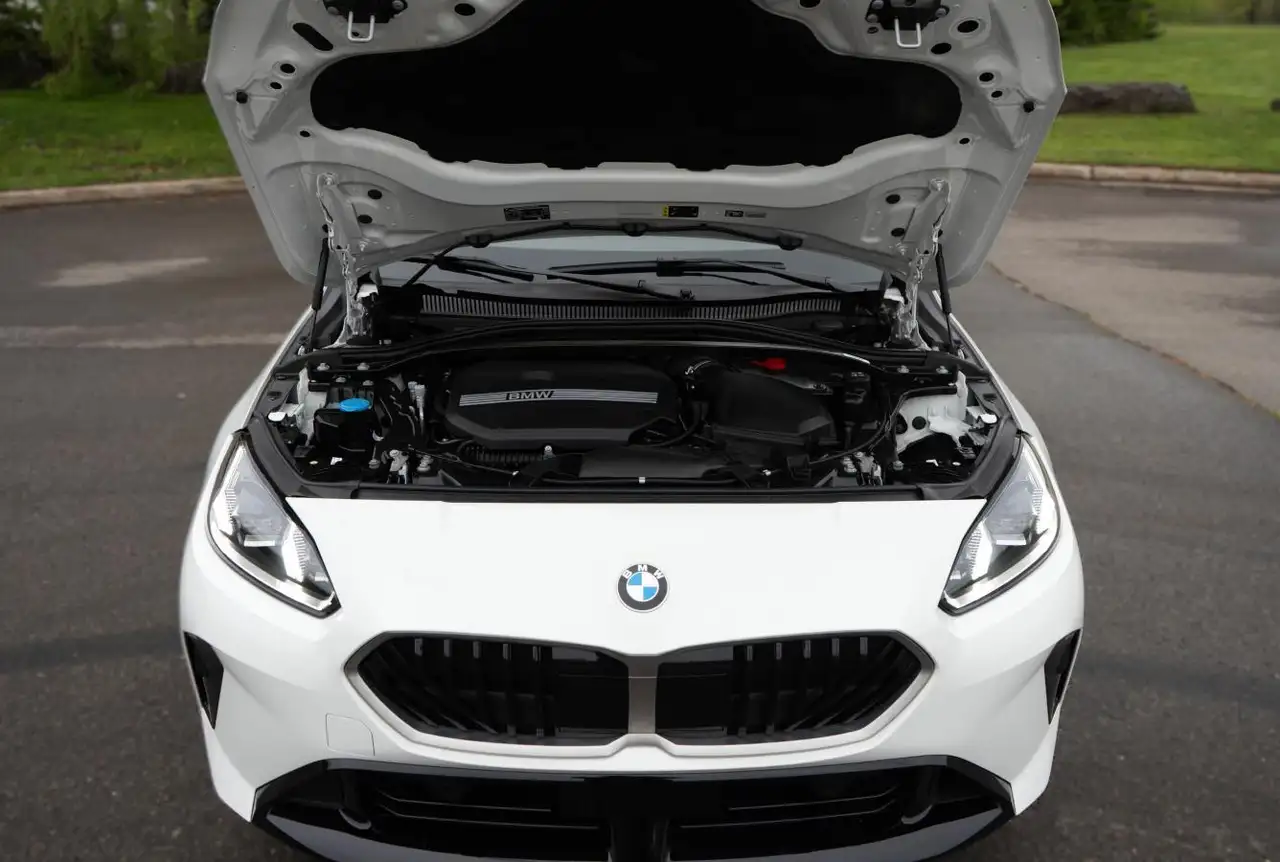 BMW 2 Series снимка BMW 2 Series