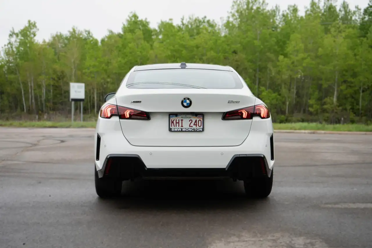 BMW 2 Series снимка BMW 2 Series