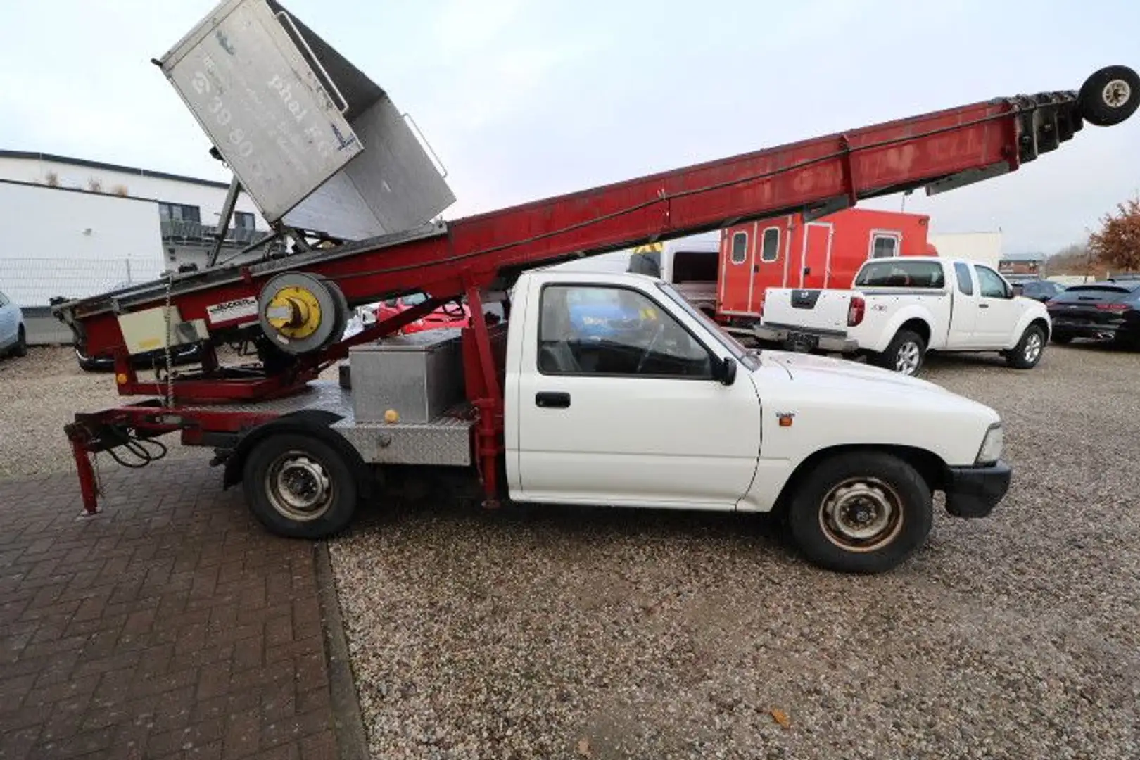 Volkswagen Taro 2,5D Aufzug Lift Möbellift Weiß - 2