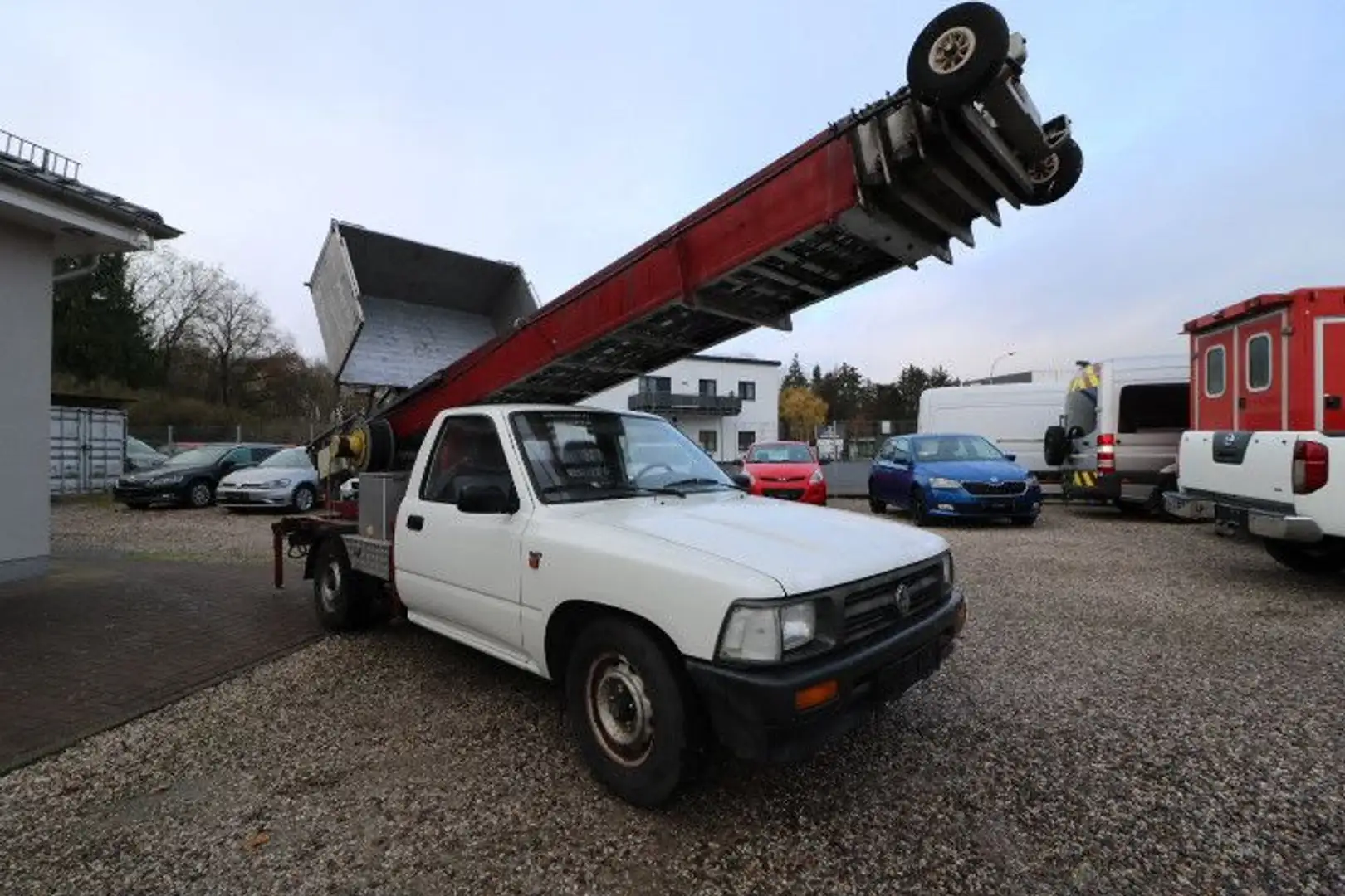 Volkswagen Taro 2,5D Aufzug Lift Möbellift Weiß - 1