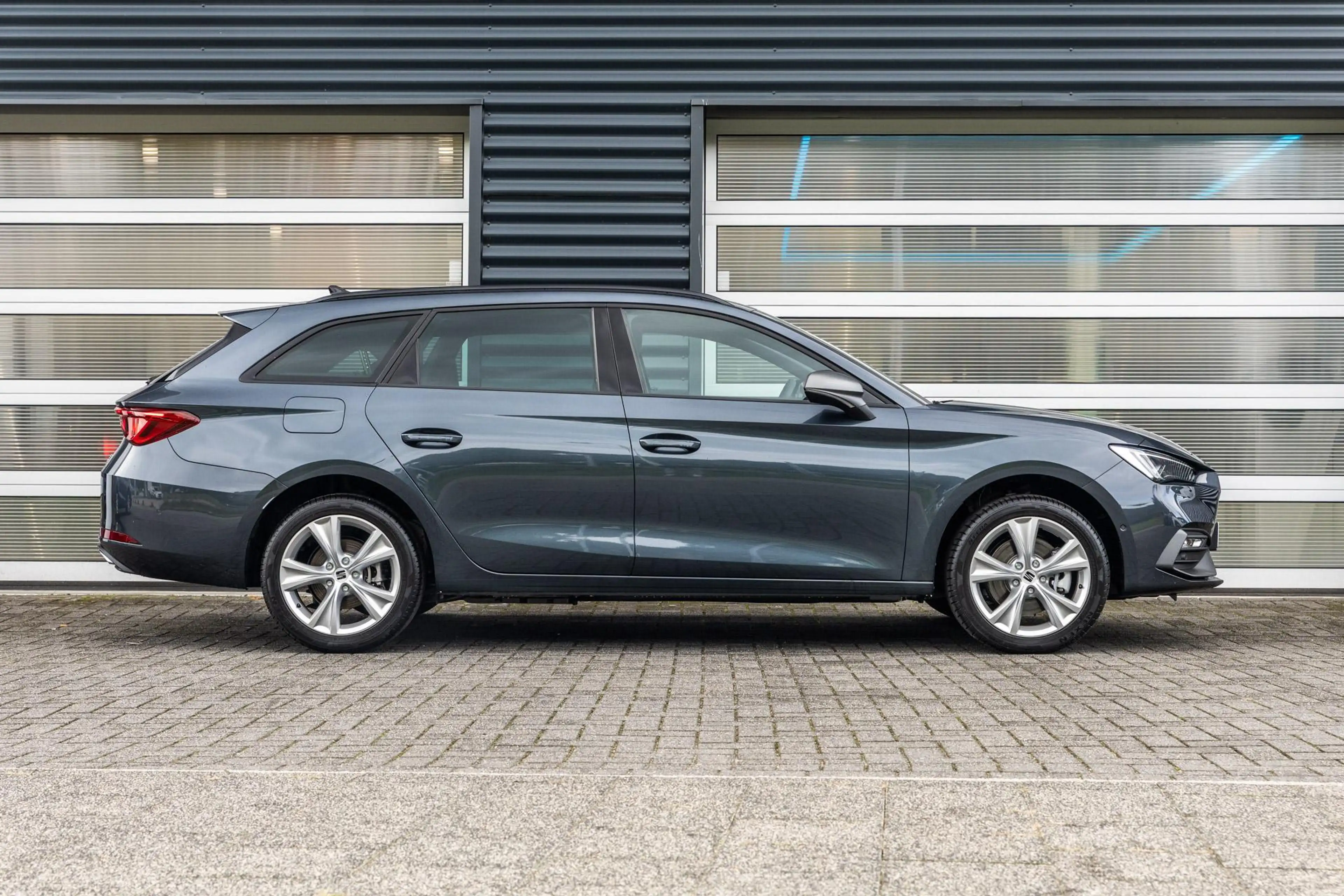 SEAT Leon e-Hybrid Sportstourer 1.5 TSI 204pk DSG FR Business | Velge — photo 3