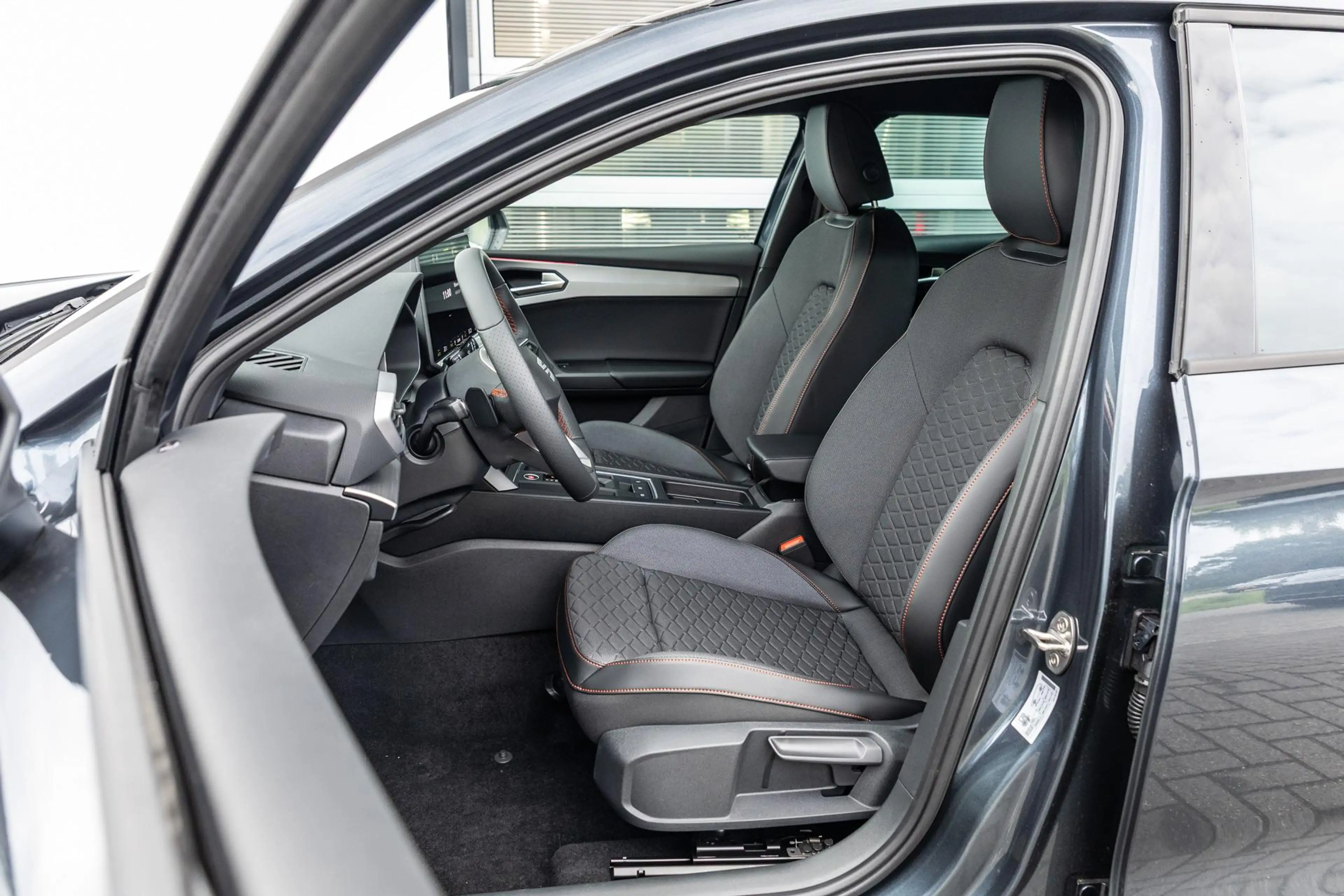 SEAT Leon e-Hybrid Sportstourer 1.5 TSI 204pk DSG FR Business | Velge — photo 14
