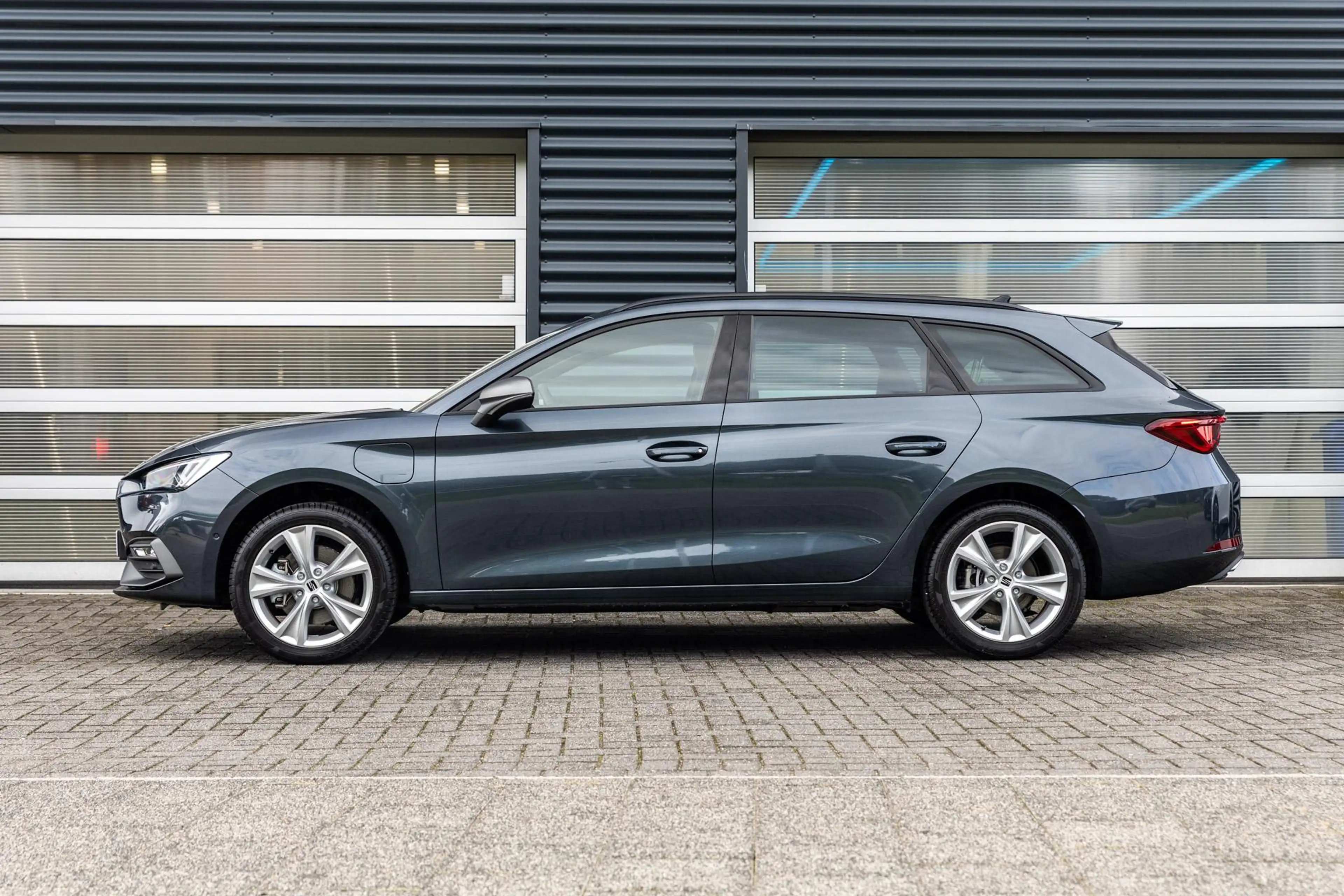 SEAT Leon e-Hybrid Sportstourer 1.5 TSI 204pk DSG FR Business | Velge — photo 12