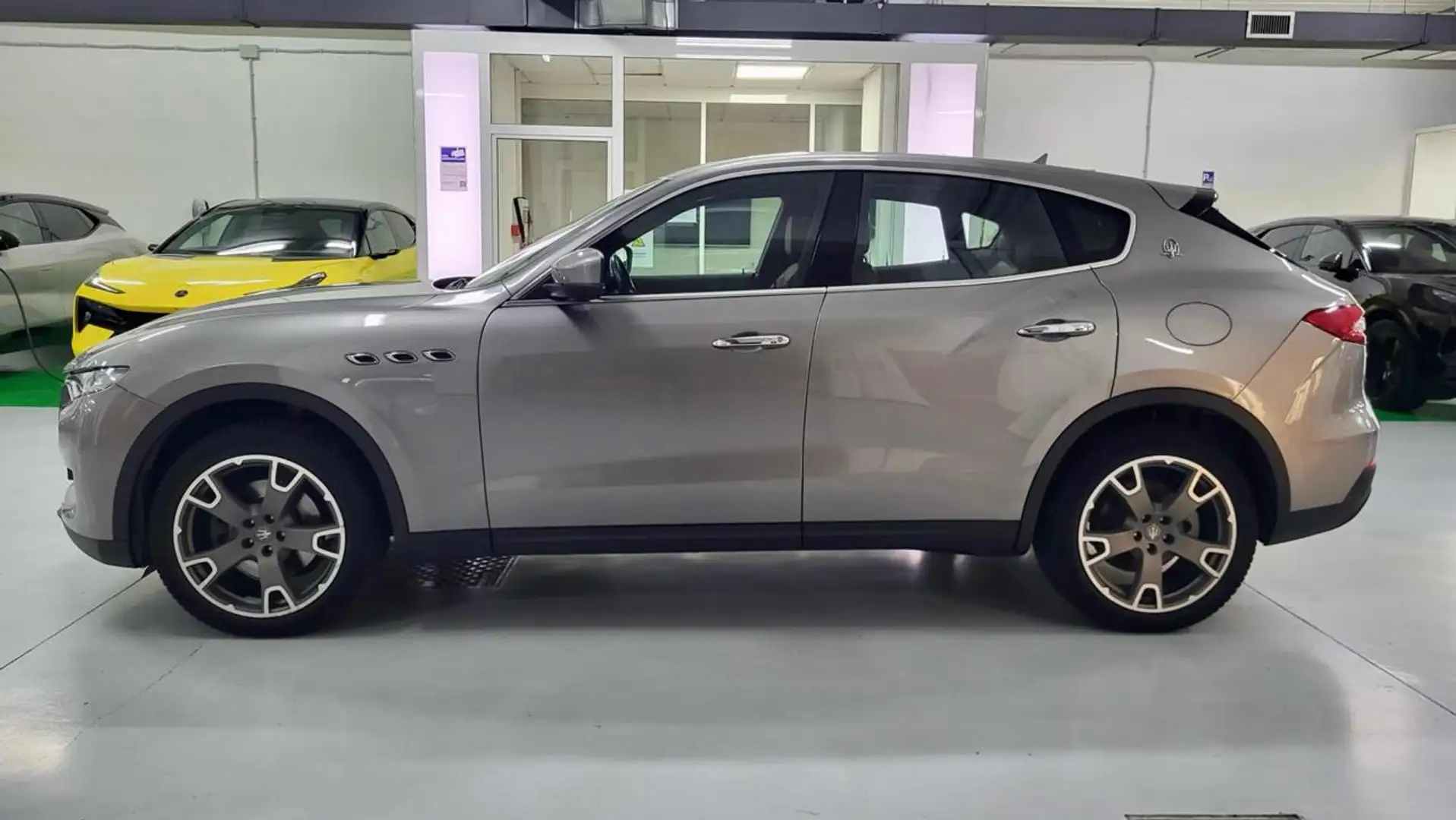 Maserati Levante V6 Diesel 275 CV AWD km 70.900 Grijs - 2