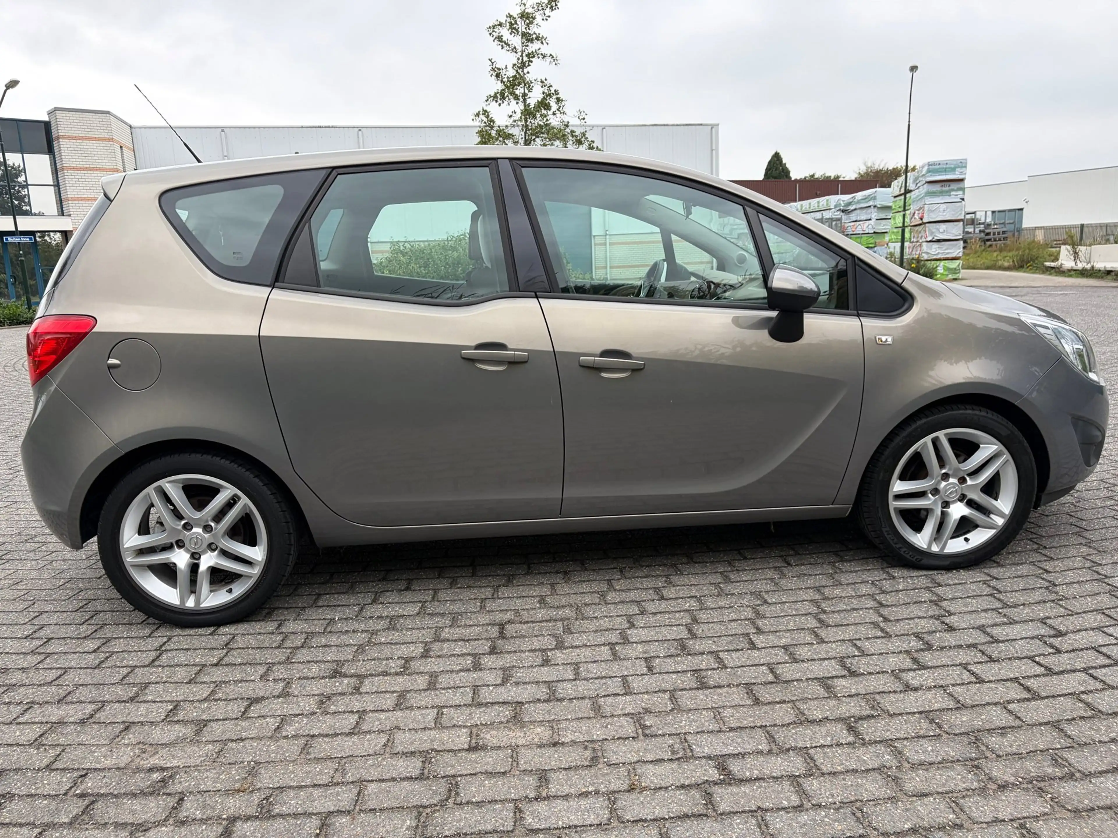 Opel Meriva 1.4 Turbo Berlin - zeer lage kmstand - lm velgen — photo 3