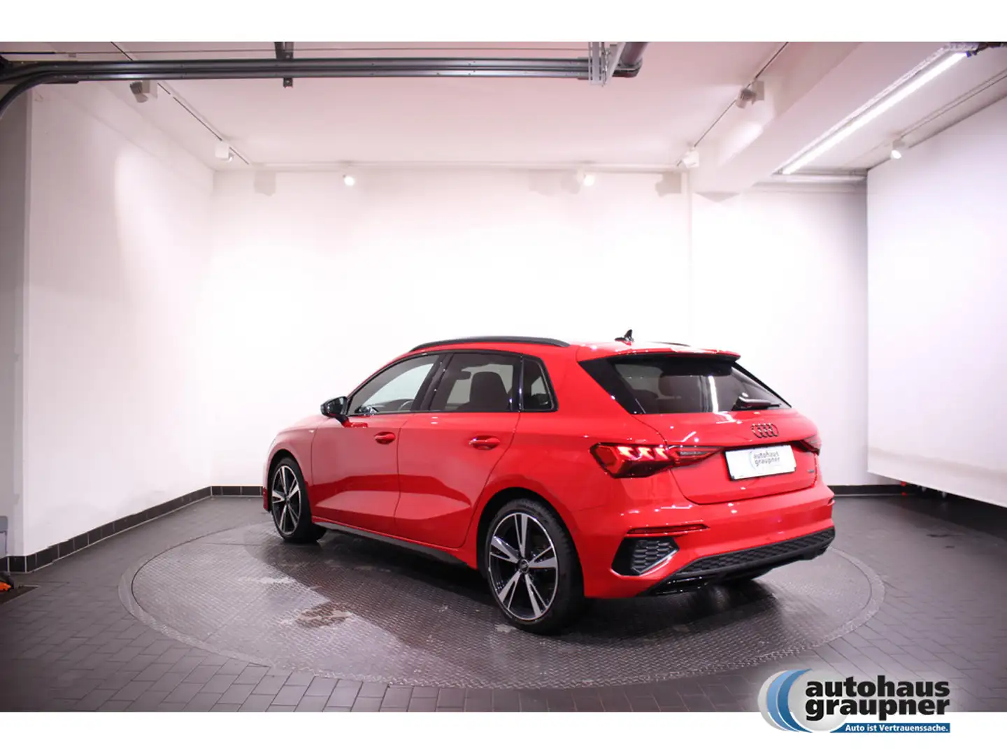 Audi A3 Sportback 40 TDI quattro S tronic S line Red - 2