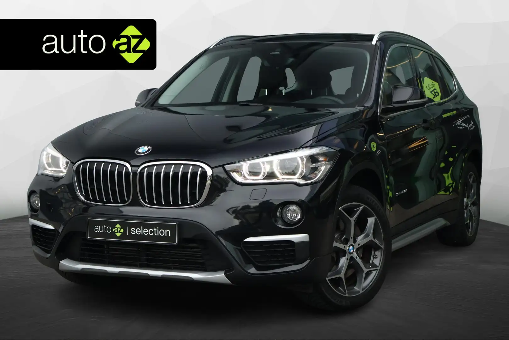 BMW X1 sDrive20i Zwart - 1