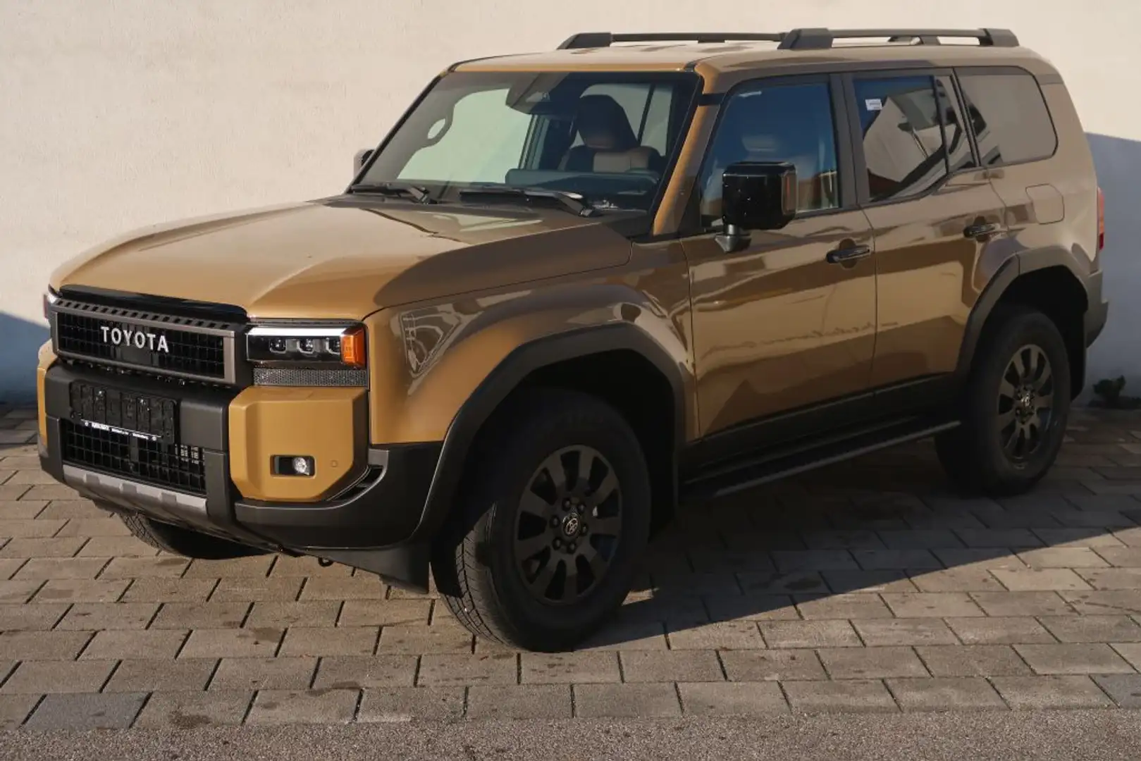 Toyota Land Cruiser 2.8 D-4D Mild-Hybrid Automatik Executive (250/J25) Brown - 1