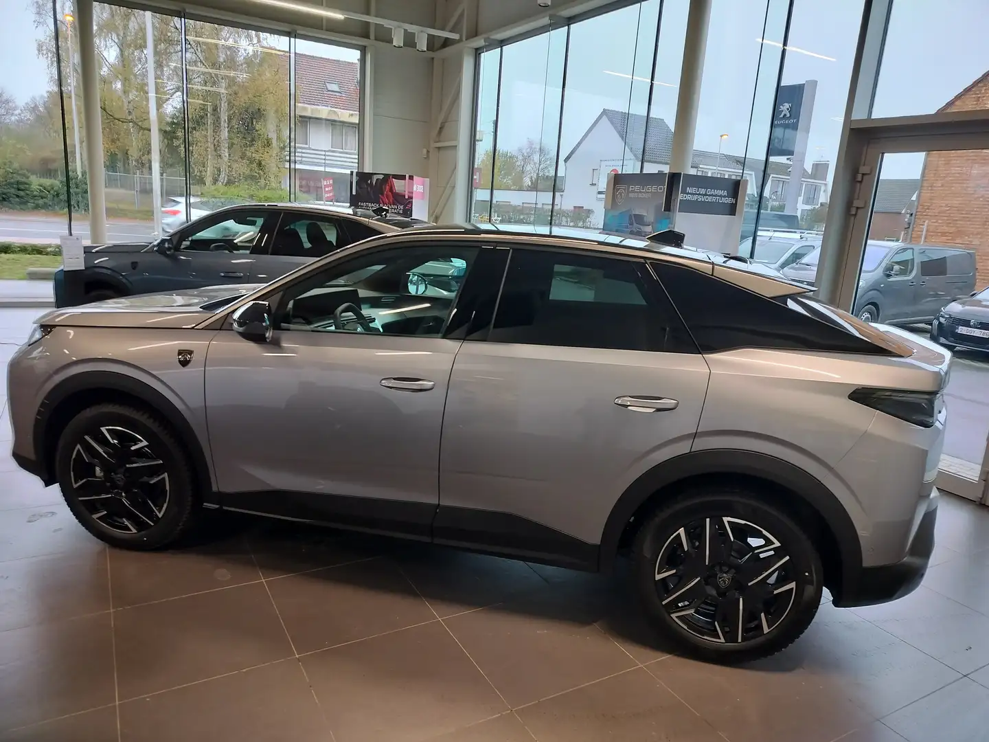 Peugeot 3008 3008 Hybrid 145 e-DSC6 GT Grijs - 2