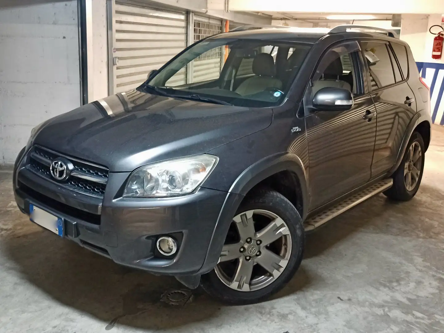 Toyota RAV 4 Rav4 III Crossover RAV4 2.2 d-cat Luxury 150cv Grigio - 1