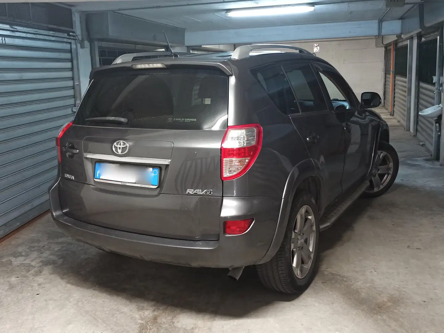 Toyota RAV 4 Rav4 III Crossover RAV4 2.2 d-cat Luxury 150cv Grigio - 2