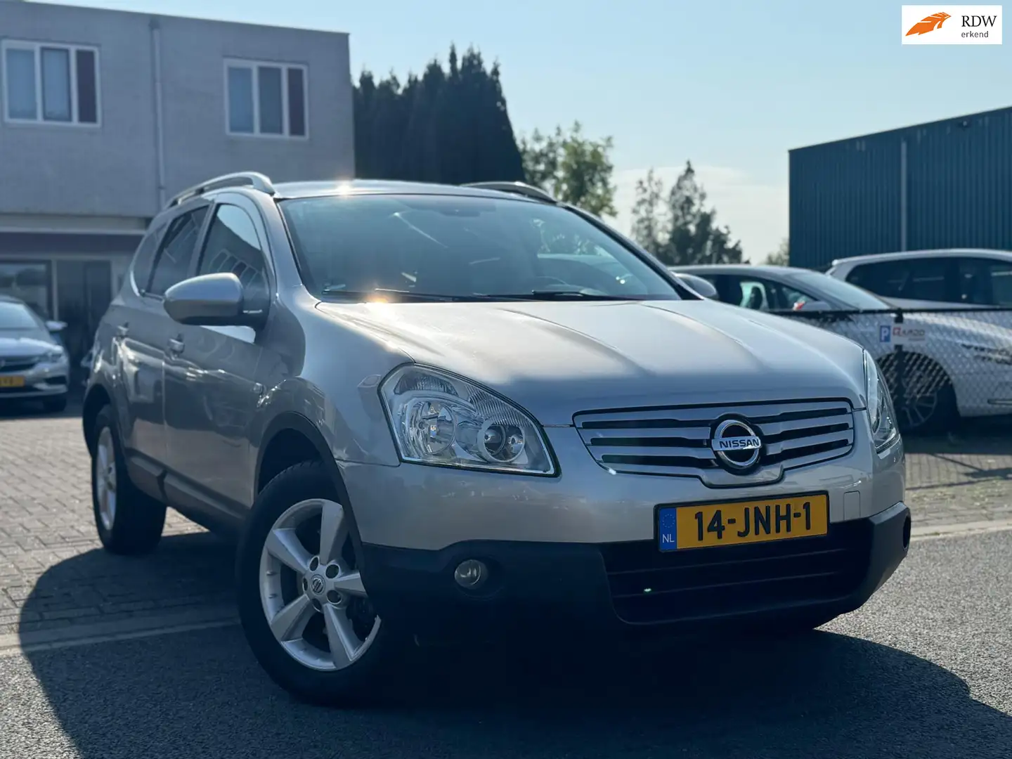 Nissan Qashqai+2 2.0 Connect Edition 4WD Šedá - 1