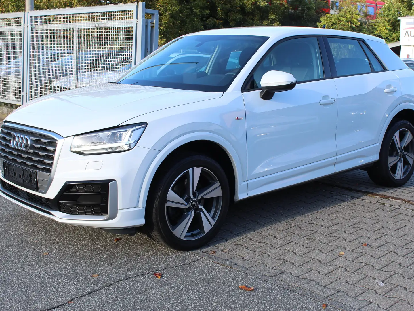 Audi Q2 35 TDI S-Line Weiß - 1