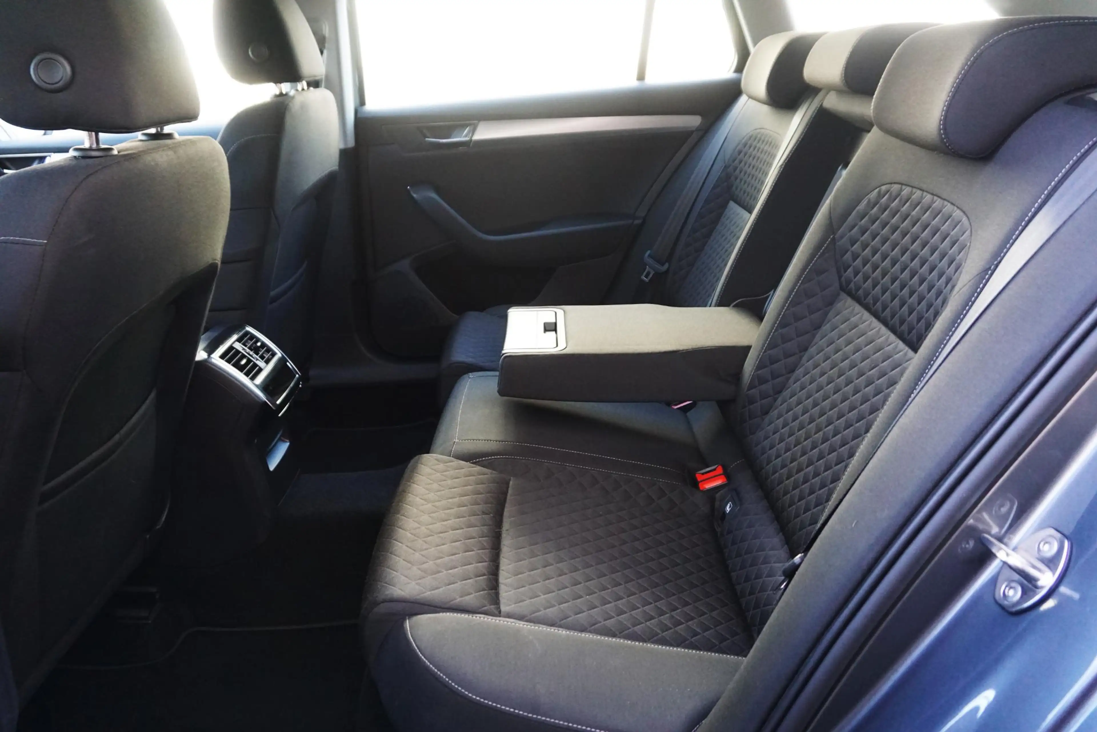 Skoda Superb Combi 1.5 TSI ACT Business Edition/All-Seasonbande — photo 9
