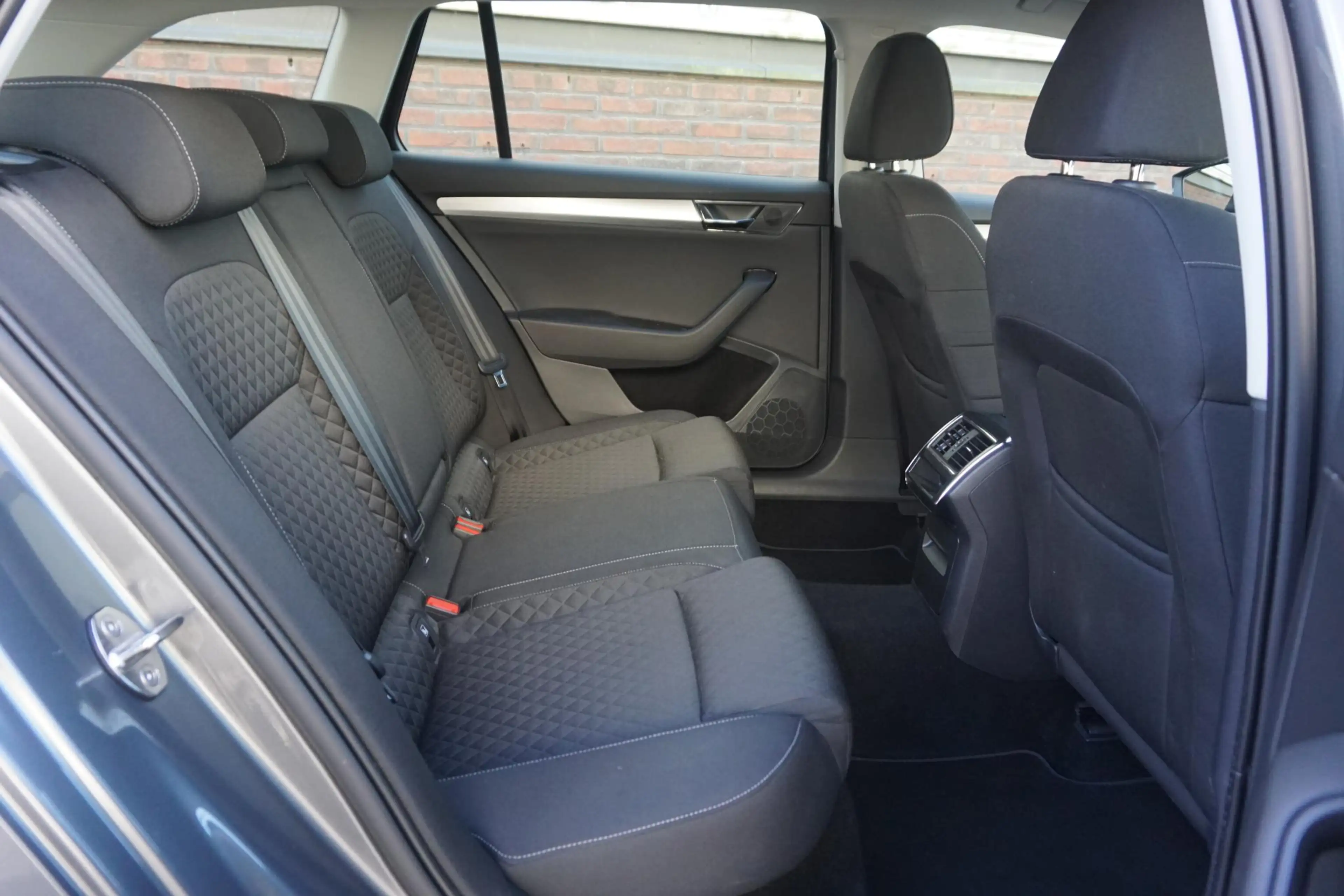 Skoda Superb Combi 1.5 TSI ACT Business Edition/All-Seasonbande — photo 27