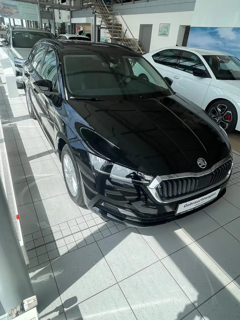 Skoda Octavia 1.5 TSI DSG Ambition Schwarz - 2