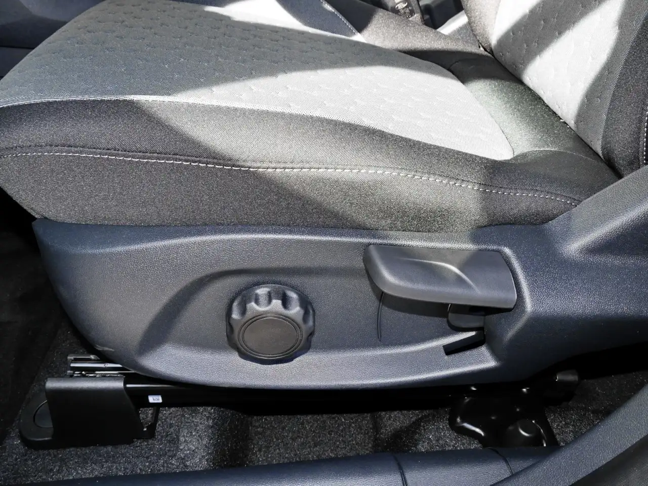 Ford Tourneo Courier Titanium 1.0 EB Klimaauto+Kamera Klima Navi 11