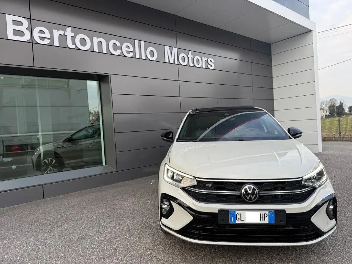 Volkswagen Taigo 1.0 TSI 110CV R-LINE TETTO-LED-18"-CARPLAY Grigio - 2