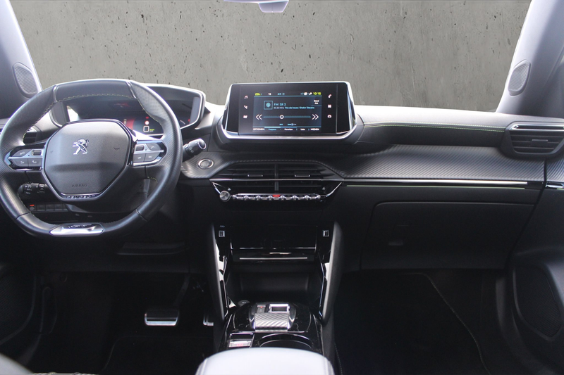 Peugeot e-2008 GT — photo 7