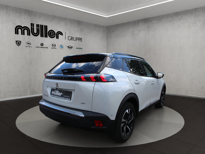 Peugeot e-2008 GT — photo 2