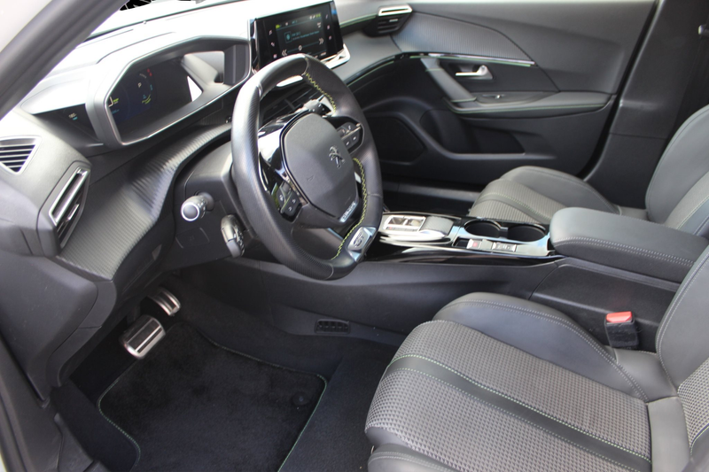 Peugeot e-2008 GT — photo 8