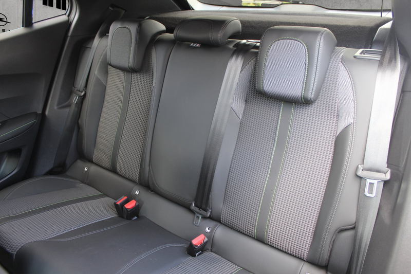 Peugeot e-2008 GT — photo 9