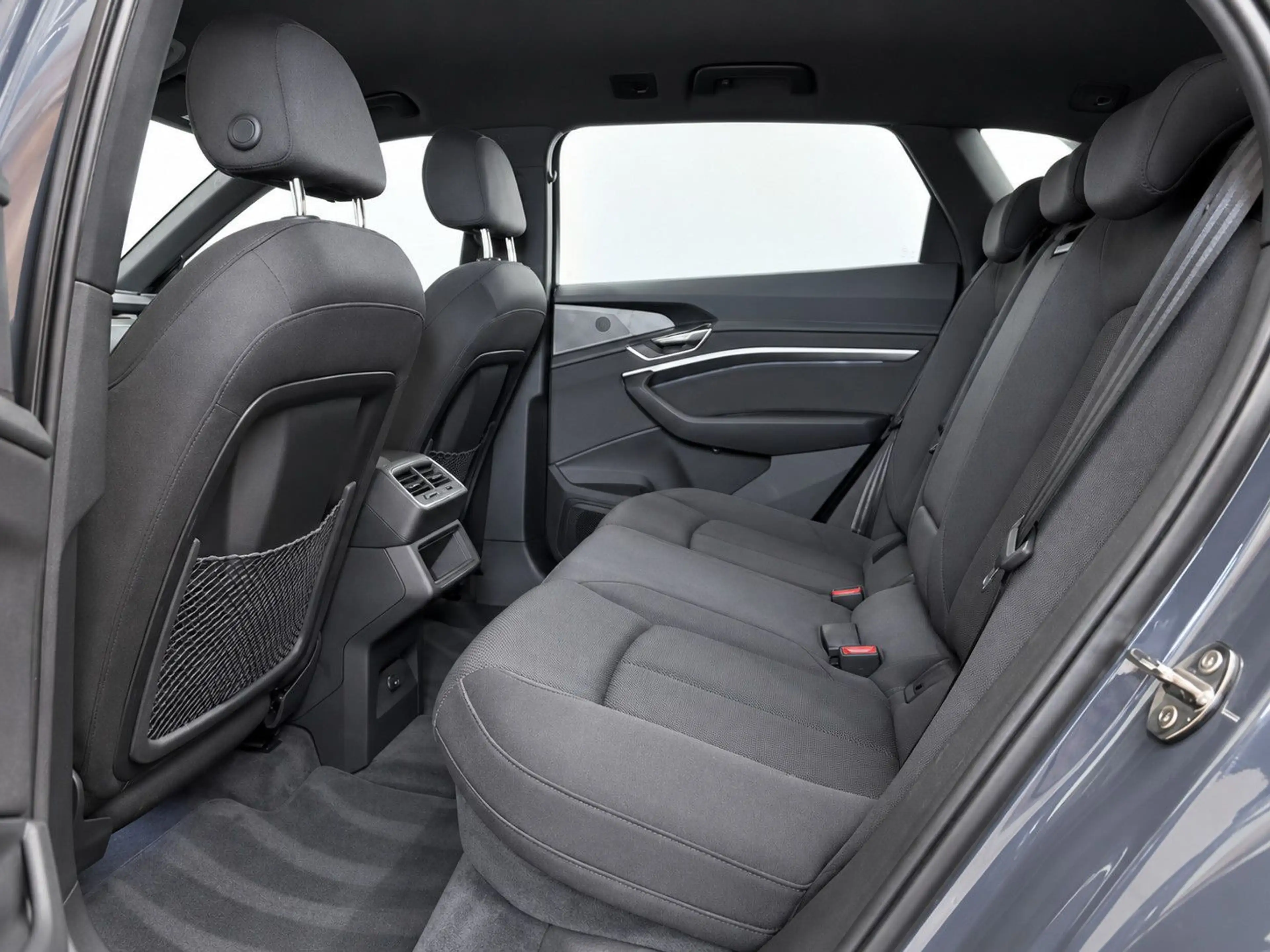 Audi Q8 e-tron quattro SOH100%/AHK/SHZ/R-KAM/NAVI/LED — photo 15