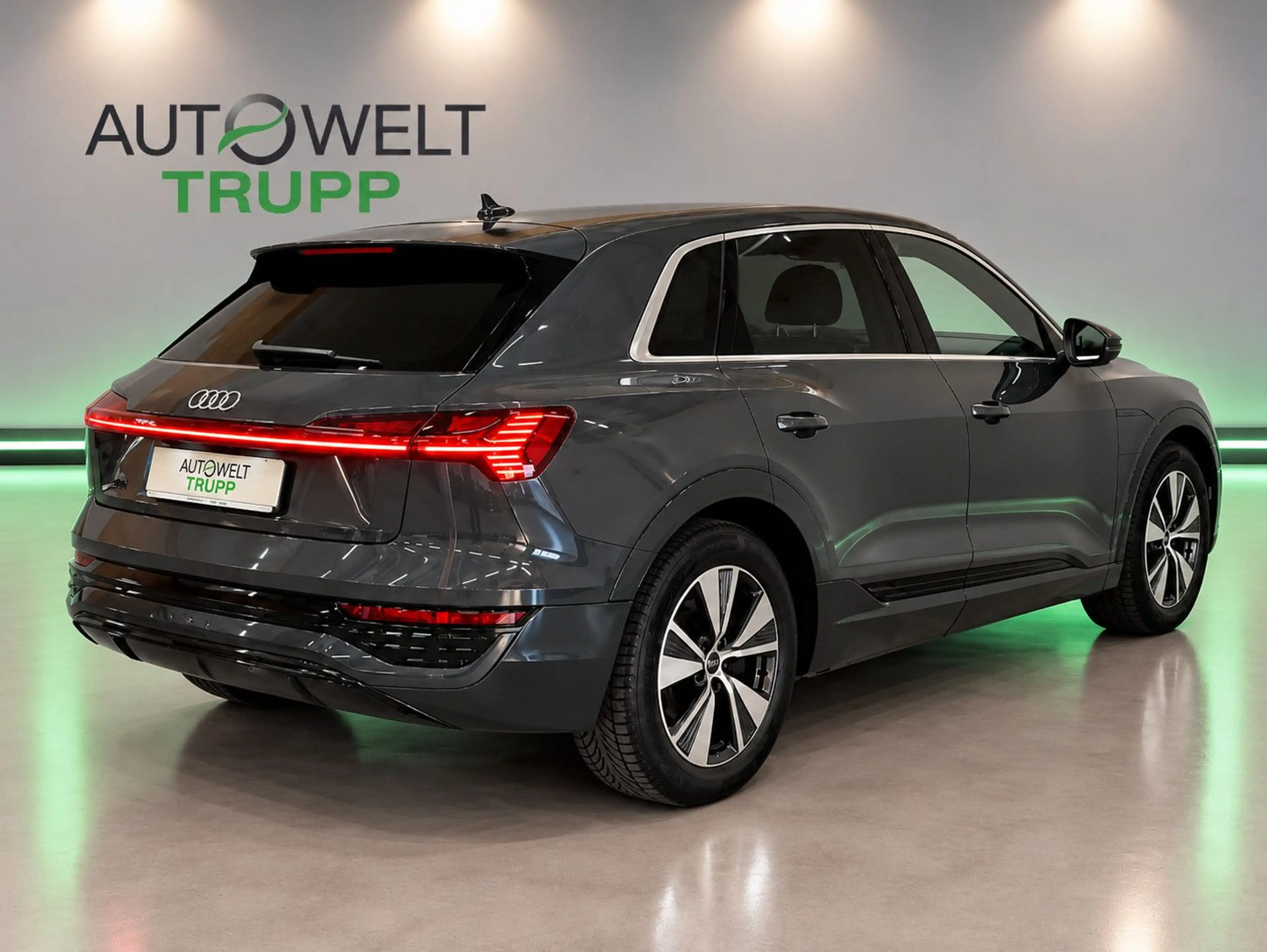 Audi Q8 e-tron quattro SOH100%/AHK/SHZ/R-KAM/NAVI/LED — photo 5